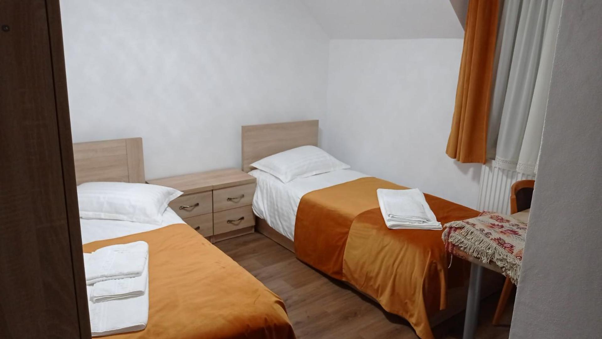 Pensiunea Valea Toplitei Rosia Luaran gambar